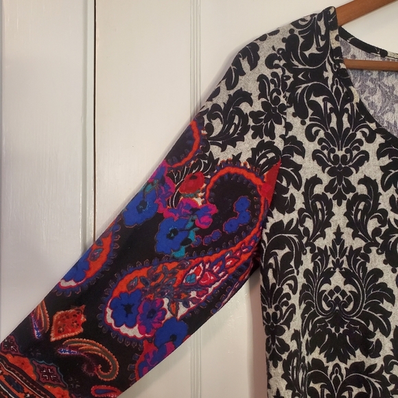 Papillon Sweater Dress – Size L – Black/Crimson/Indigo - Picture 2 of 5